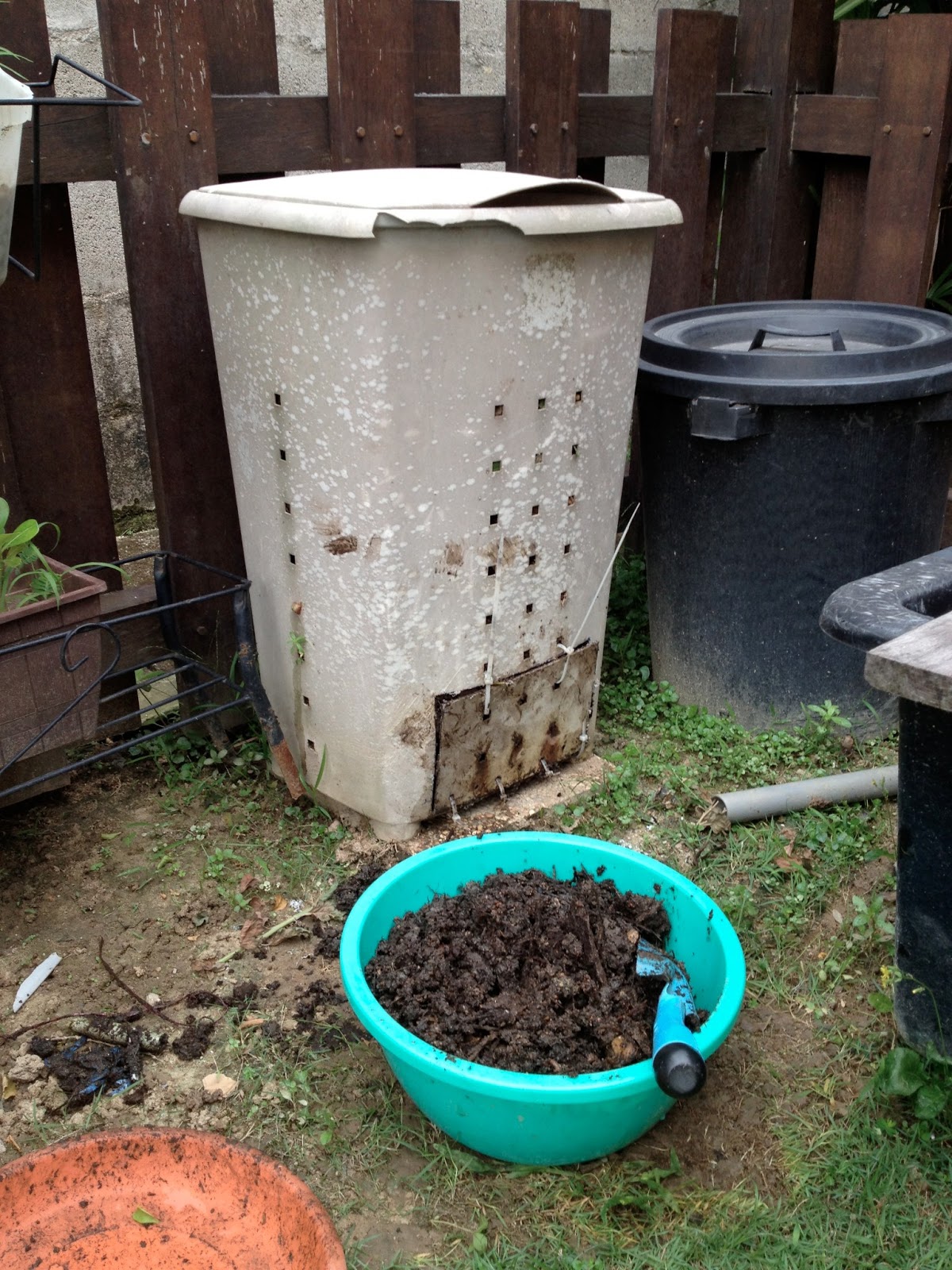 My Home My Garden My Rules Modification of a small compost bin