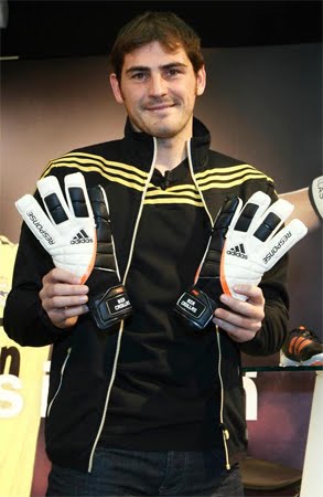 nuevos guantes de Casillas 2012