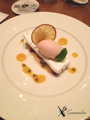 Gourmandise A Mesa dos Chefs Gilles Tournadre vacherin merengada, creme de limão siciliano e frutas exóticas