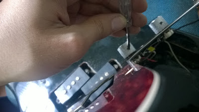 Luthier, conserto, reparo, manutenção, assistencia tecnica de instrumentos musicais.