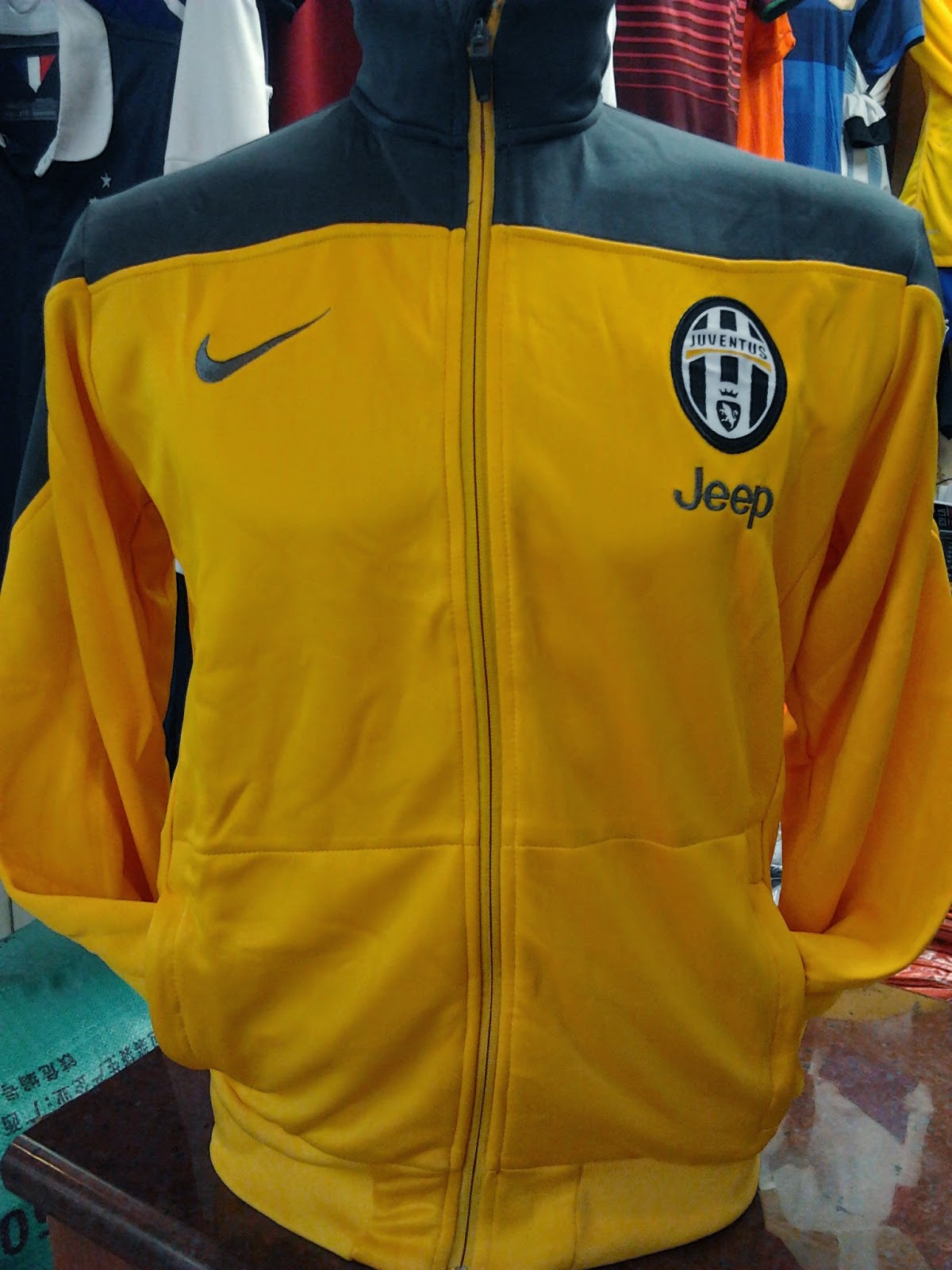 Jual Jersey Murah: Jaket Juventus Sideline