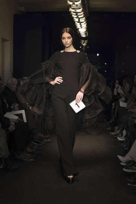 Stéphane Rolland returns to Paris catwalk with bold silhouettes