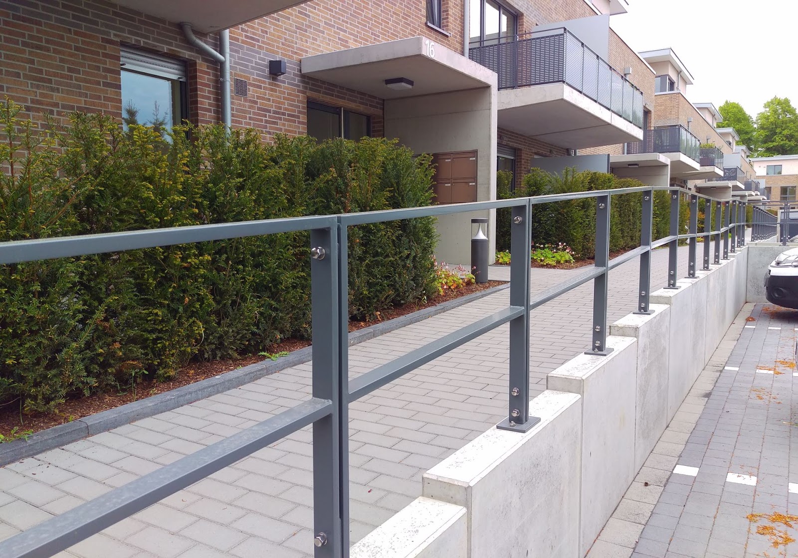 Balkongelander Treppengelander Trennwande Kastanienhof Frobel