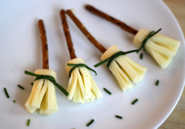 String Cheese Witch Broom  #healthy #halloween #snacks