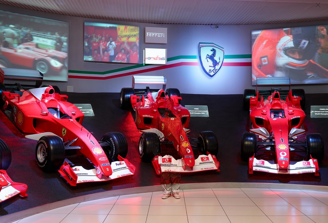 04-Competition-Ferrari-F1-Liu-Bolin-Find-The-Painted-Invisible-Man-www-designstack-co