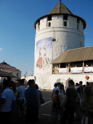 Баннер Sunday Up Market на Консисторской башне