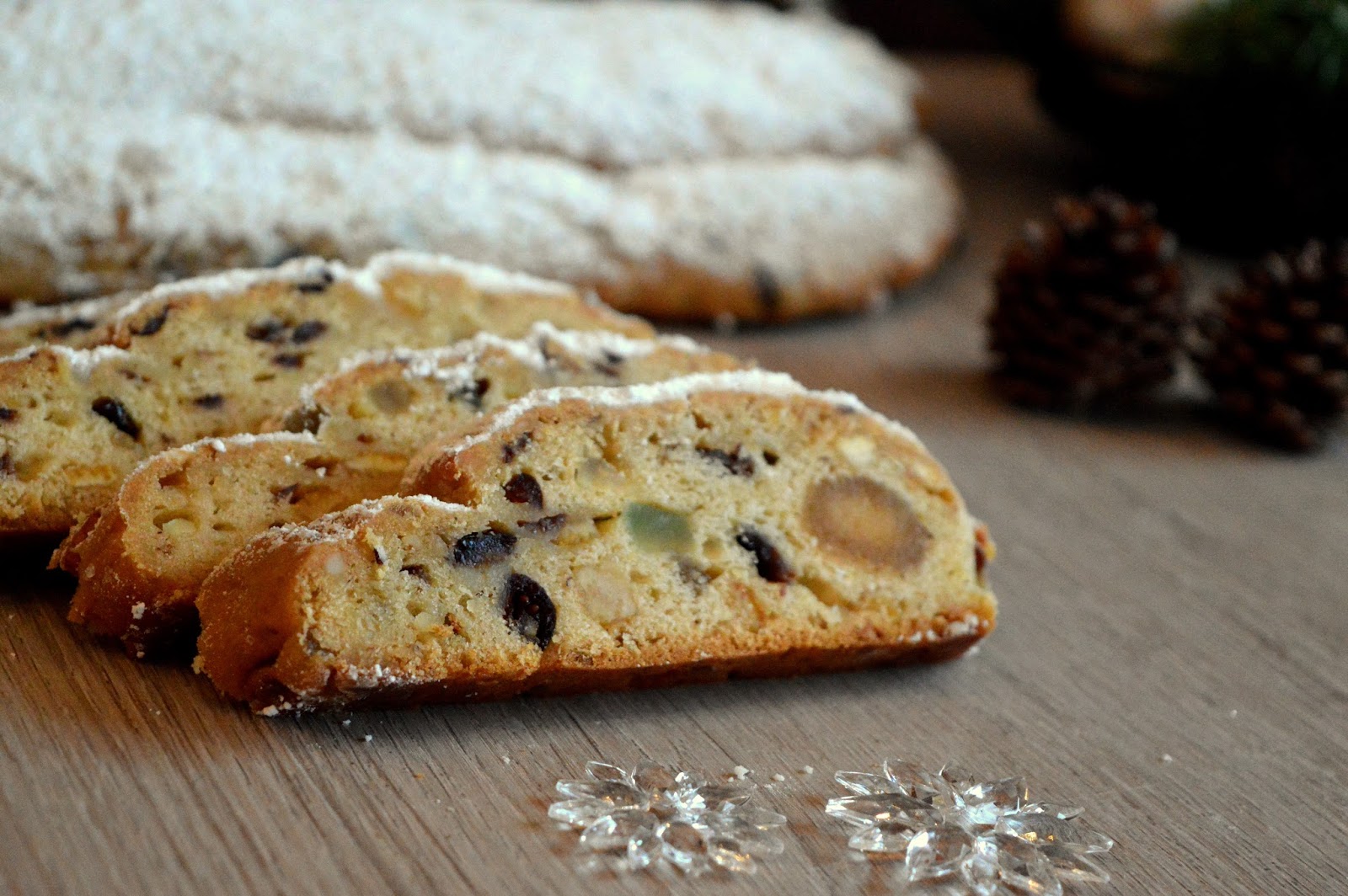 Mein erster Stollen - ohne Rosinen - dafür mit Marzipan und Cranberries