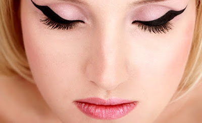 Cara Memakai Eyeliner Mudah Digunakan Beberapa Menit
