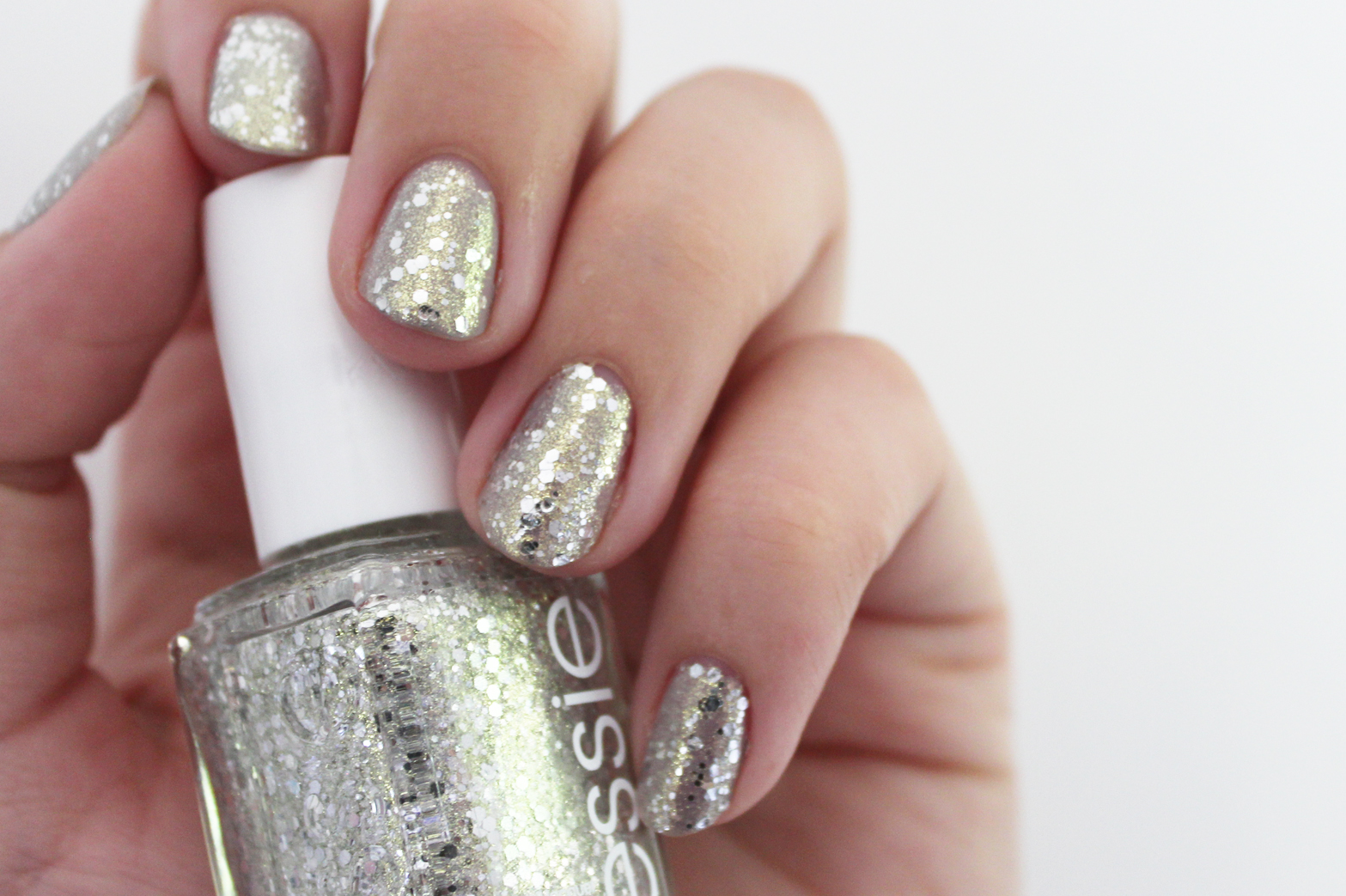 NOTD | Essie Take It Outside + Hors d'Oeuvres - CassandraMyee
