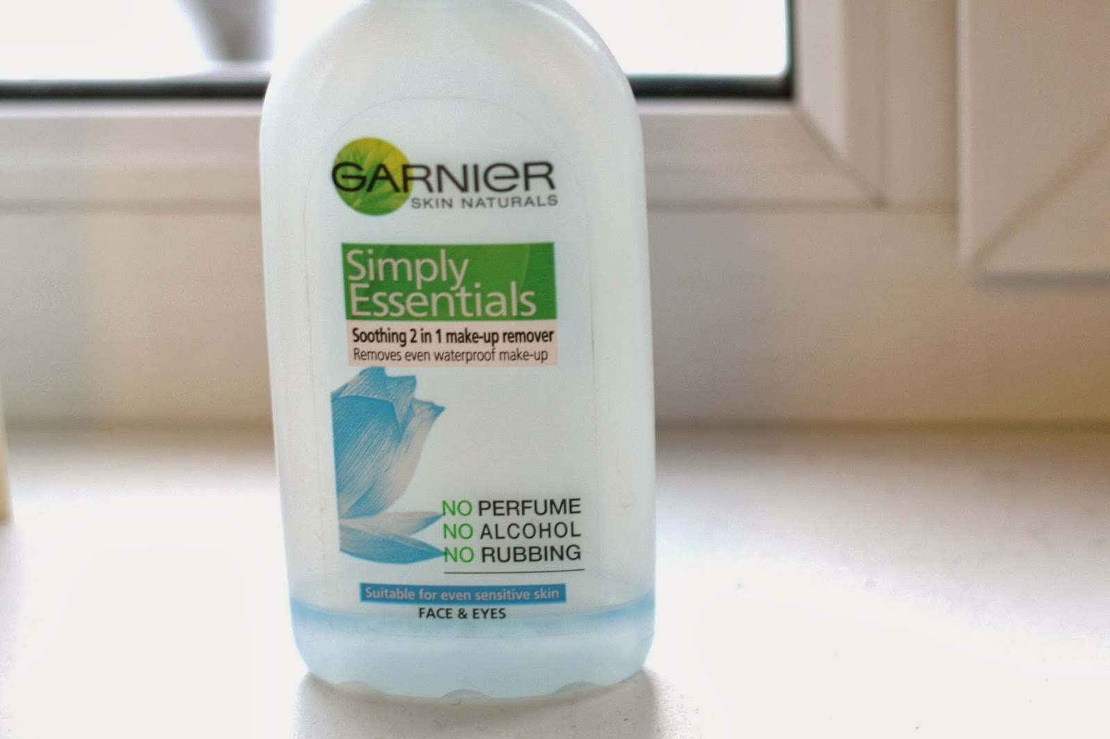 Twirlybirdie Garnier Simply Essentials 2 in 1 Makeup remover