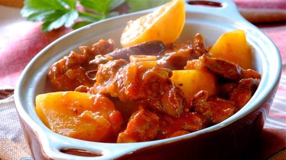 LEKKER RESEPTE VIR DIE JONGERGESLAG: TOMATO BREDIE