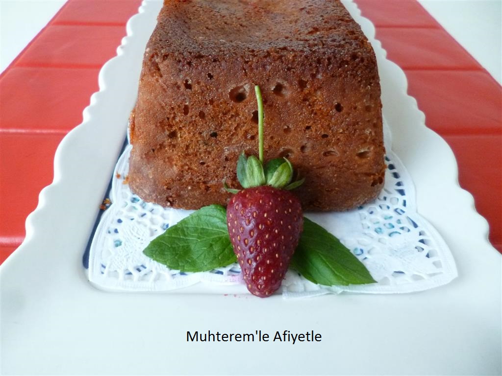 Muhterem�le Afiyetle SİYEZ UNLU ÇİLEKLİ KEK