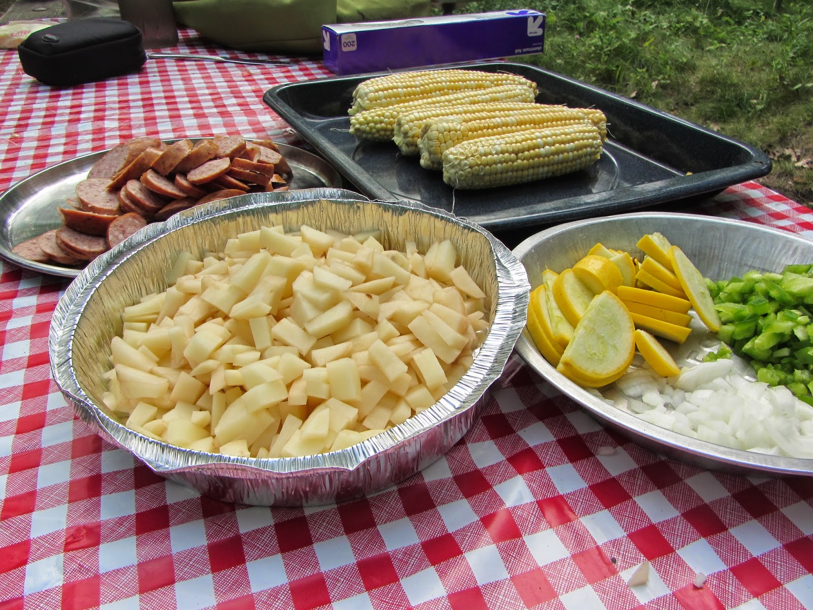 Hobo Packs: Easy Campfire Meal {The Unlikely Homeschool}