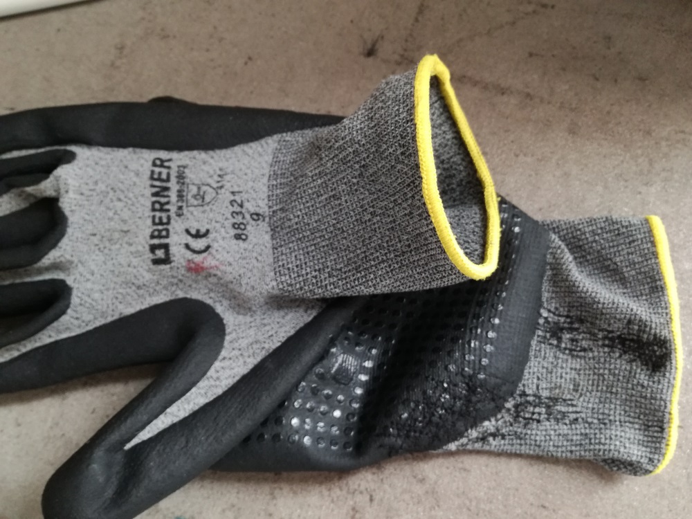 Craftrebella Better than holes Repair your torn Sports Gloves