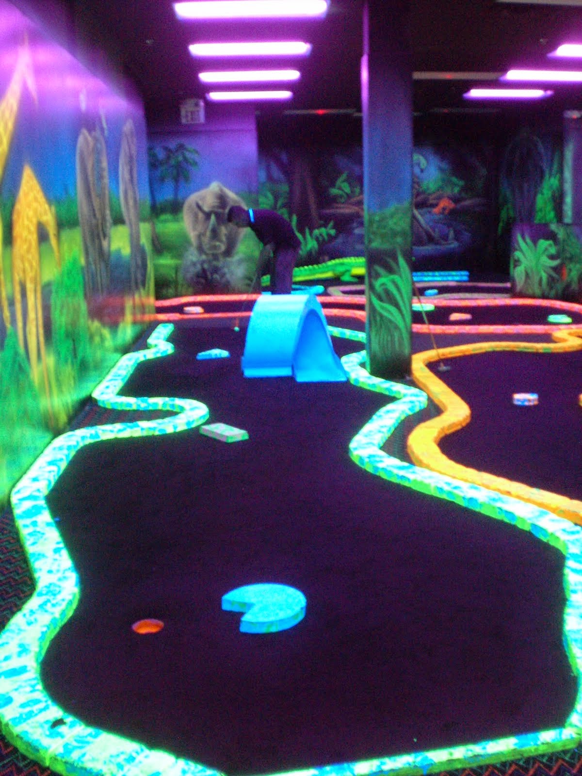 Richard Gottfried playing the loop-di-loop hole at King Putt's indoor blacklight Jungle Mini Golf course in Las Vegas Mini Golf in Las Vegas