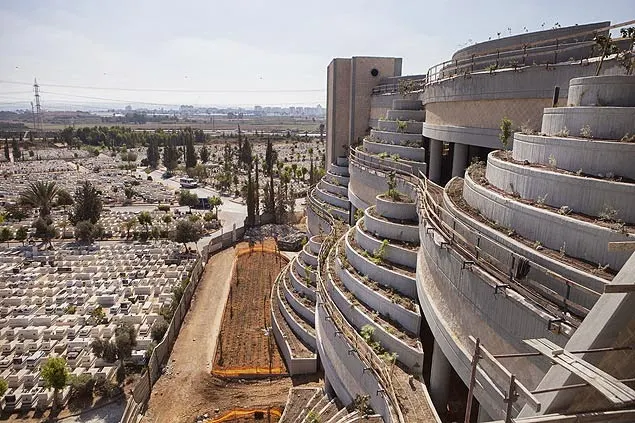 Israel inova com construção de cemitérios verticais 