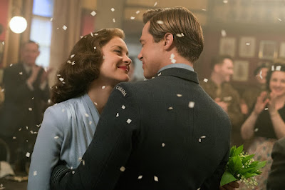 Image of Brad Pitt and Marion Cotillard in Allied (2016) (6)
