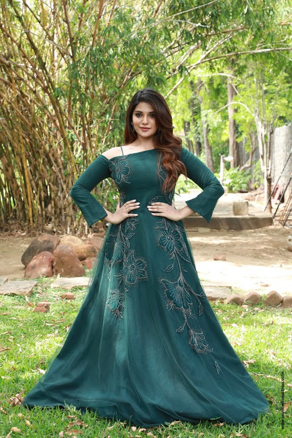 Aathmika at Naragasooran Trailer Launch