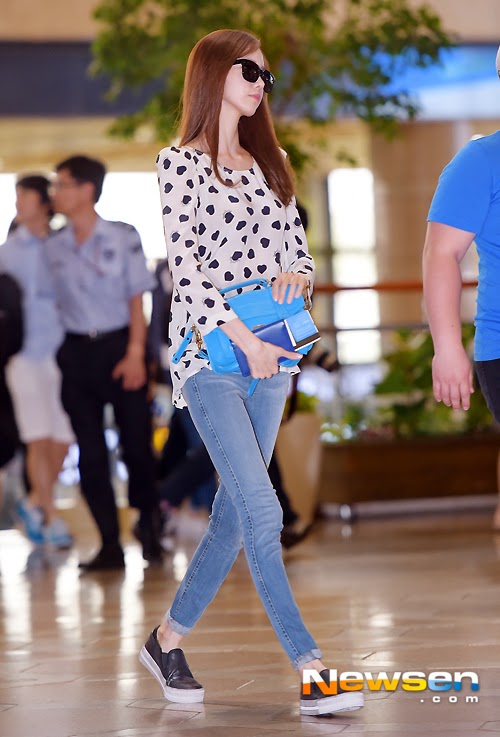 Check out Girls' Generation video and pictures from their departure to