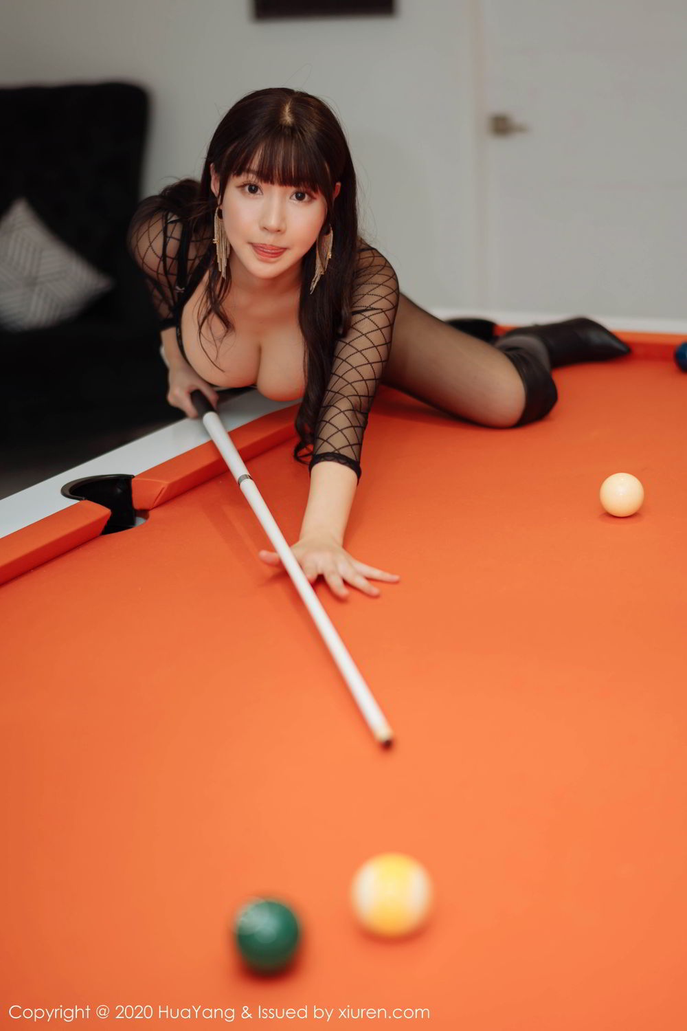 포켓볼 치는 여자 - 디쁠