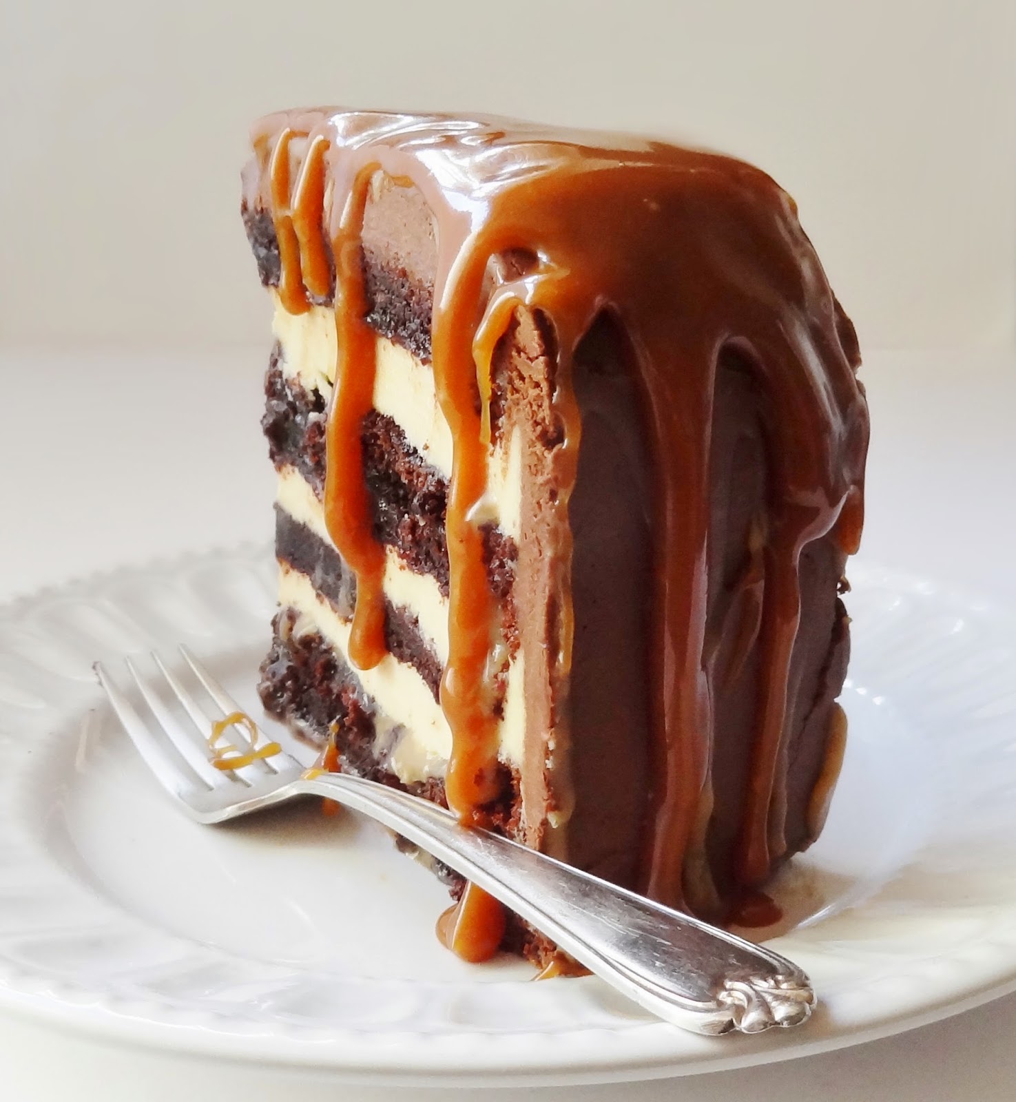 Salted Caramel Chocolate Fudge Cake | FoodGaZm..