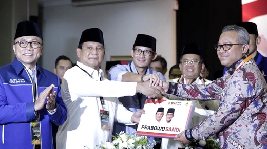 Selesai Salat Jumat, Prabowo-Sandiaga Uno Resmi Daftar ke KPU 