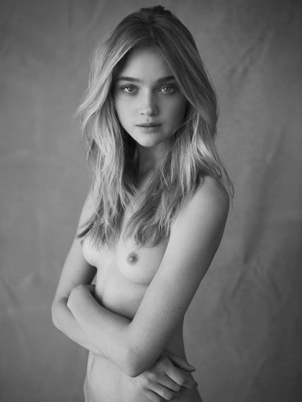 modelo Rosie Tupper ensaio fotográfico Nicole Bentley sensual nudez peitinhos