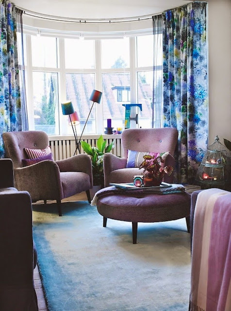 Apartamento com muitas paredes decoradas. Blog Achados de Decoração