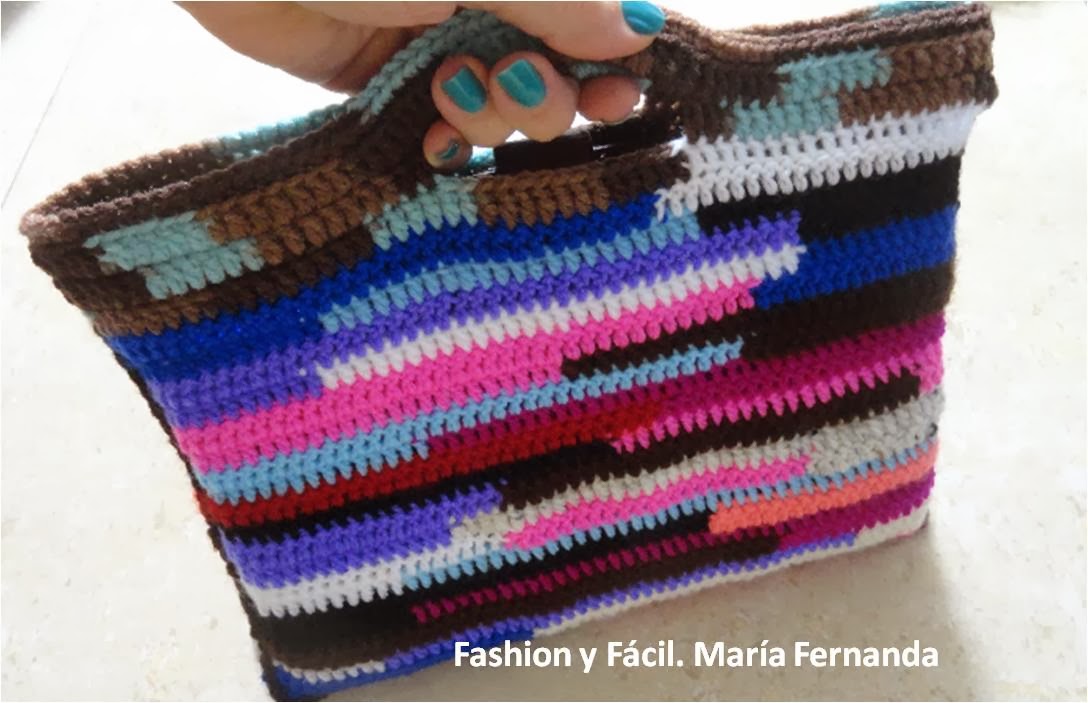 Fashion y Fácil DIY: Multiplica tus lanas y hazte un clutch fácil Paso a Paso. hacer una cartera a crochet con restos tejer las asas de un bolso