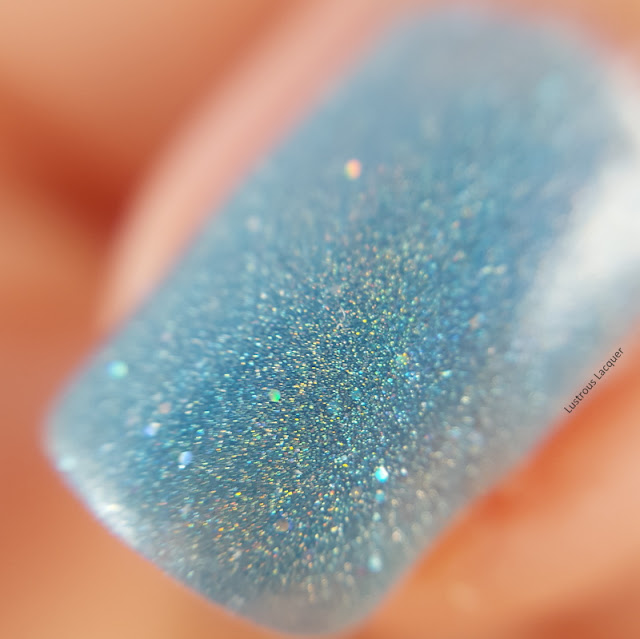 Soft-Turquoise-holographic-nail-polish