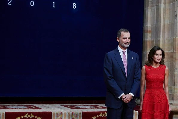 Queen Letizia wore Carolina Herrera Lace Dress from Fall 2016 Collection