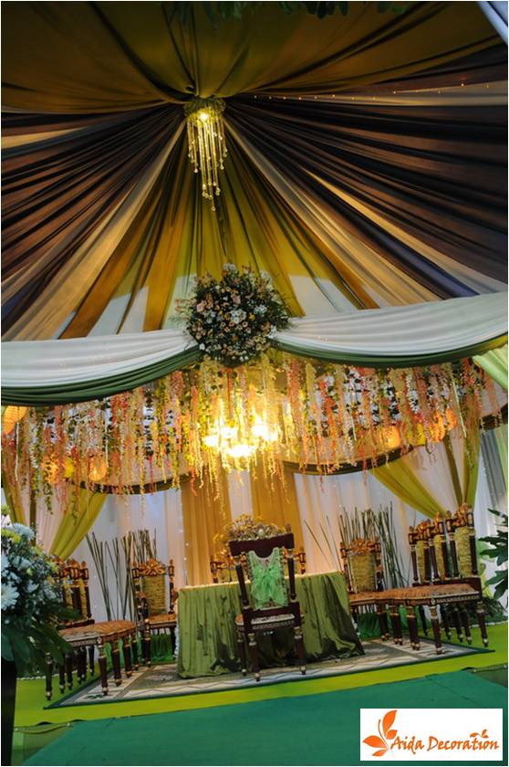 Dekorasi Kolam Renang di Halaman Rumah