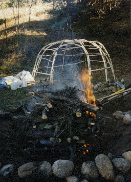 Old European culture Fulacht fiadh sweat lodge?