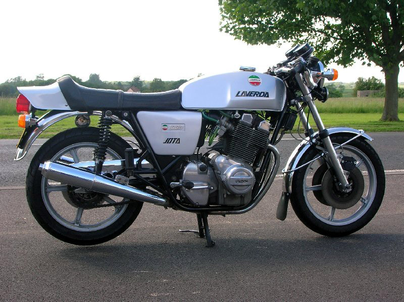 motorkerens The LAVERDA JOTA {The World's First Superbike}