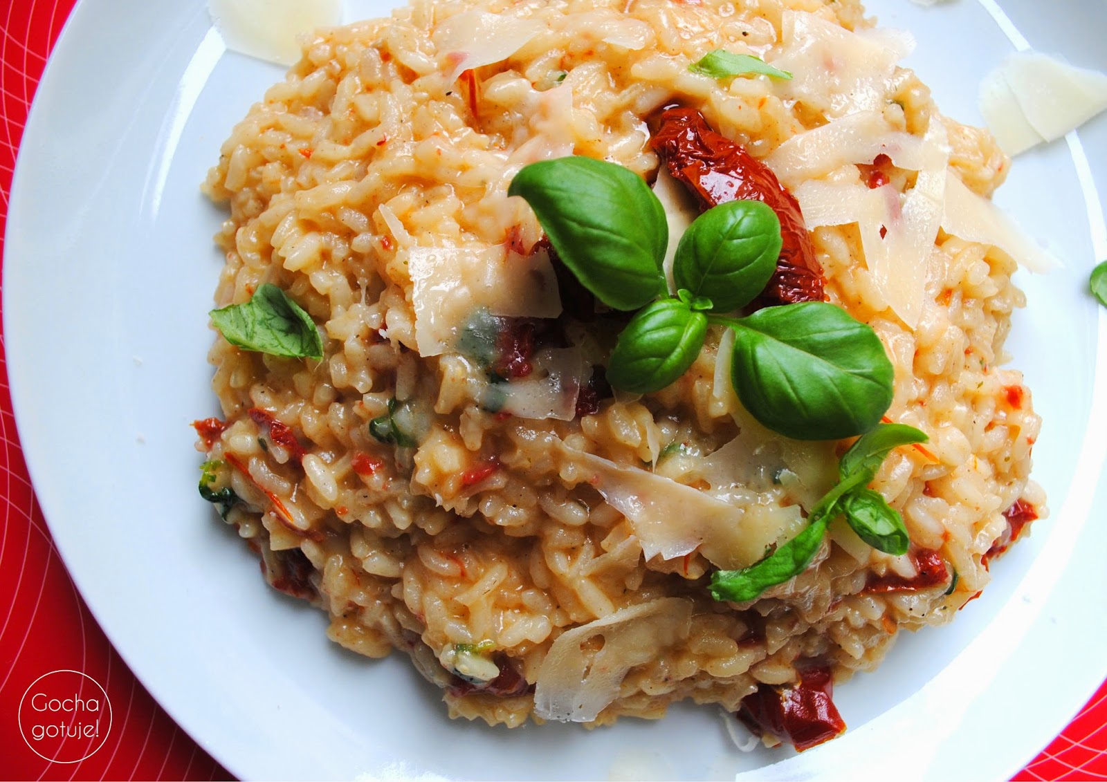 Risotto z suszonymi pomidorami i świeżą bazylią Gocha gotuje!