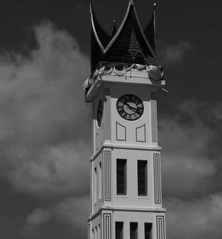Jam Gadang Wisata Ikonik Di Bukittinggi Padang Sumatera Barat