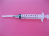 Jarum suntik: cara penggunaan dan risikonya.