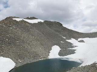 Der Gipfelkessel mit dem See, wo früher ein Gletscher war