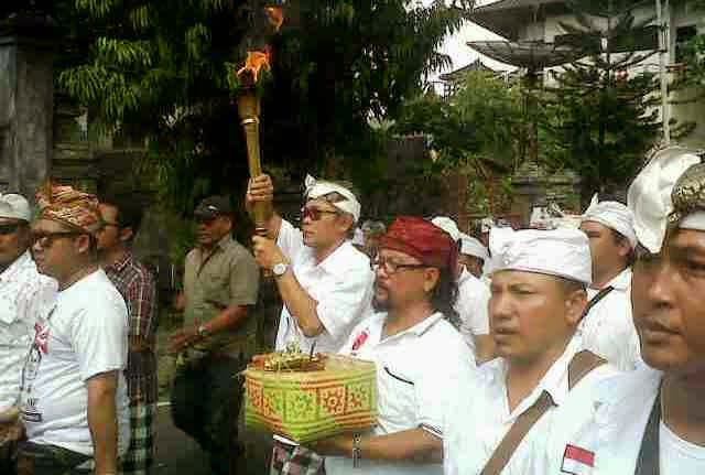 Obor Pemenangan Jokowi Diarak Keliling Bali