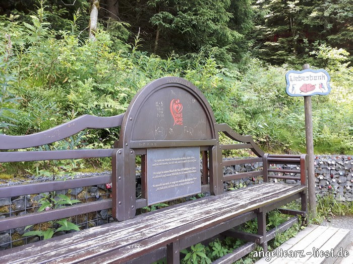 Liebesbank am Liebesbankweg im Harz Liebesbank am Liebesbankweg im Harz