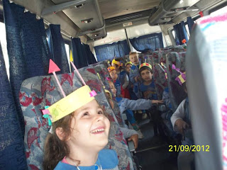 Jardín de infantes común Nº 8061 Conrado Nalé Roxlo: HACIENDO FLORES