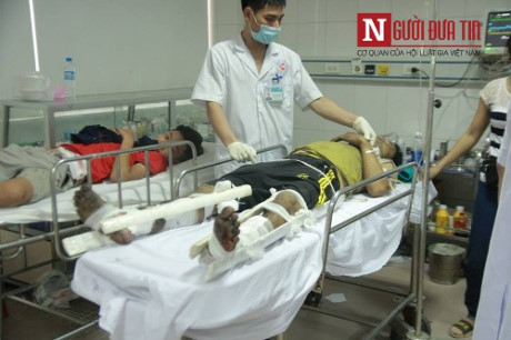 He lo so phao 'khung' phat no tren xe khach khien 8 nguoi chet - Anh 2