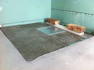 Gerüst Weg, Estrich drin und Spachtel-Arbeiten fertig!