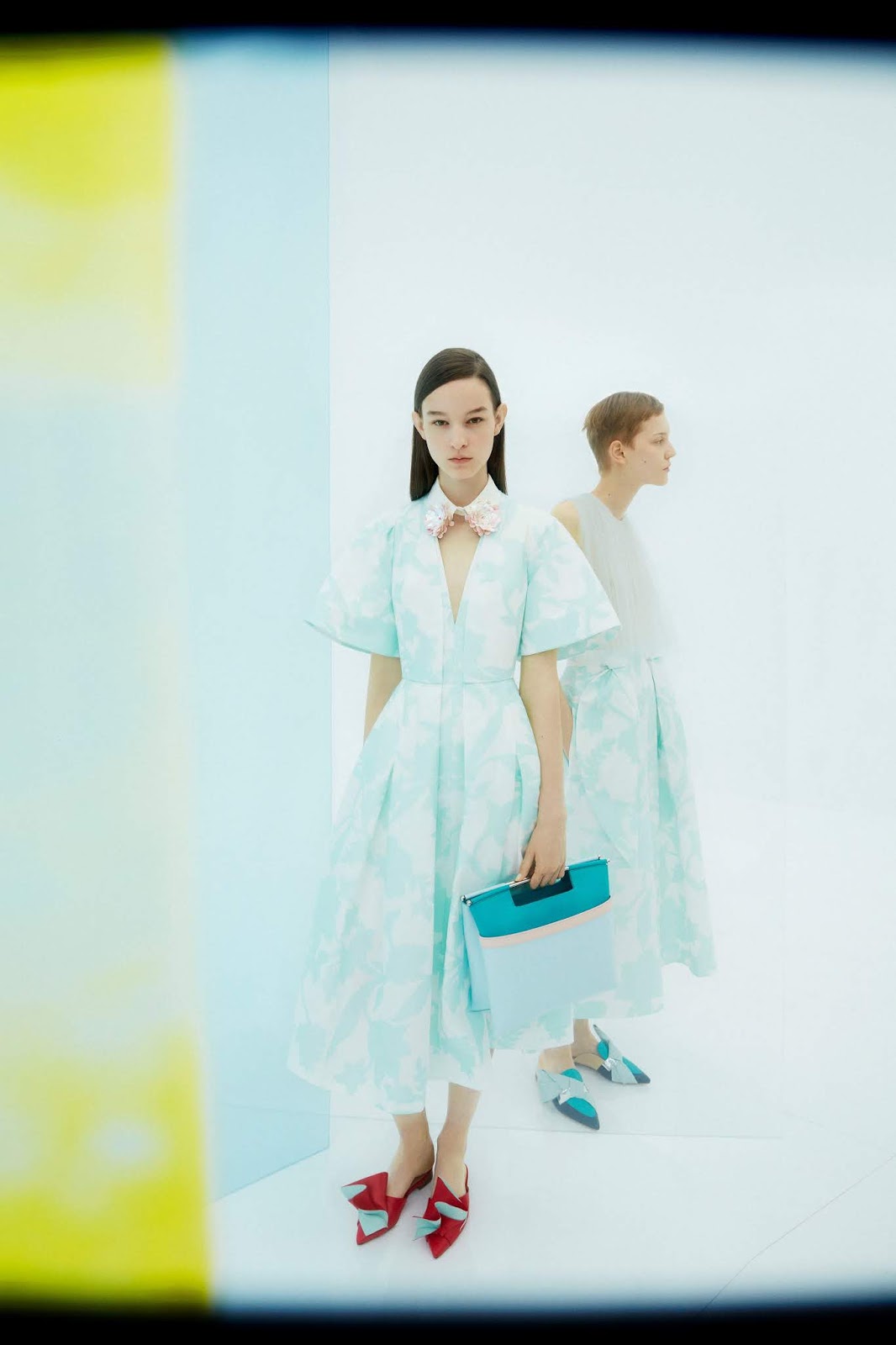 RESORT GLAMOUR: DELPOZO