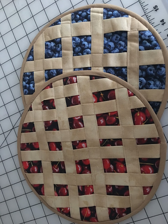 Me Sew Crafty Fruit Pie Pot Holders/Hot Pads