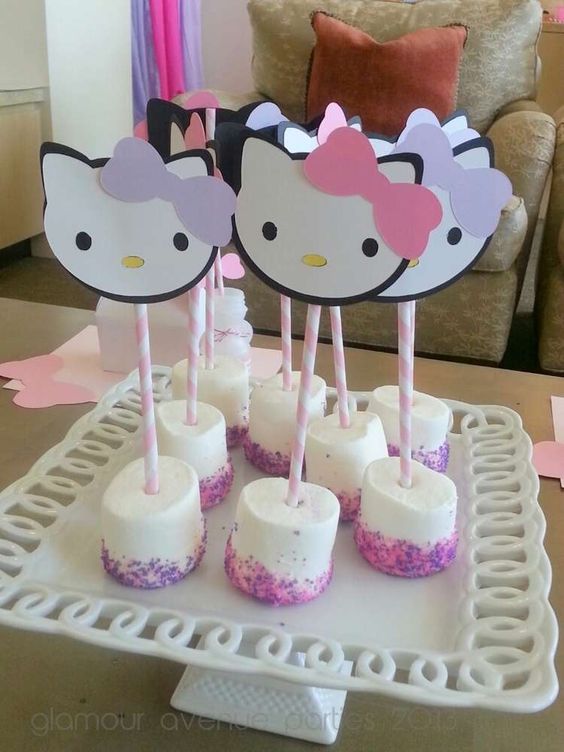 21 Ideas de mesa de dulces y decoración para una fiesta de Hello kitty