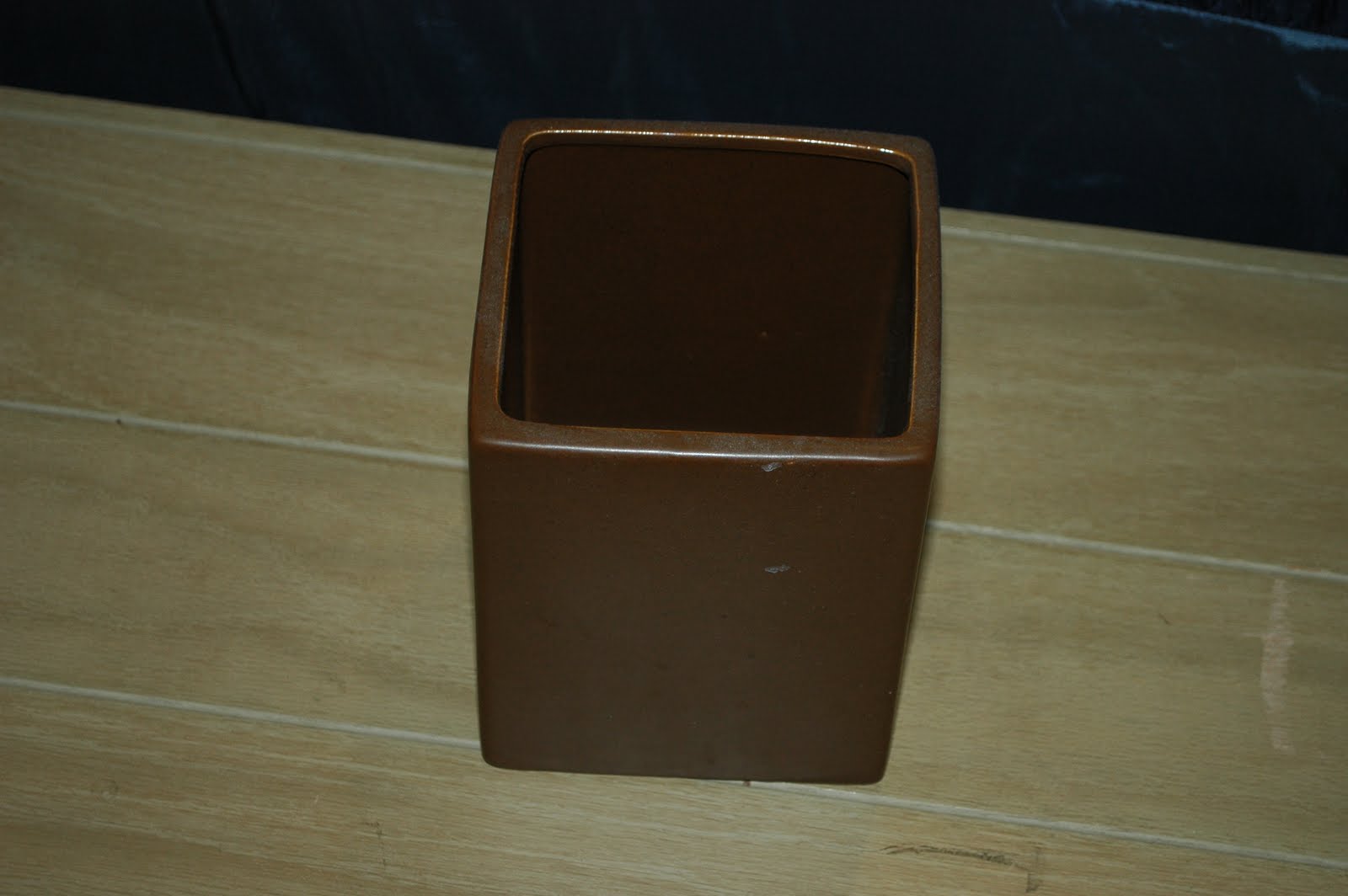 Our EMoving Sale Ceramic Kleenex Box Holder 3
