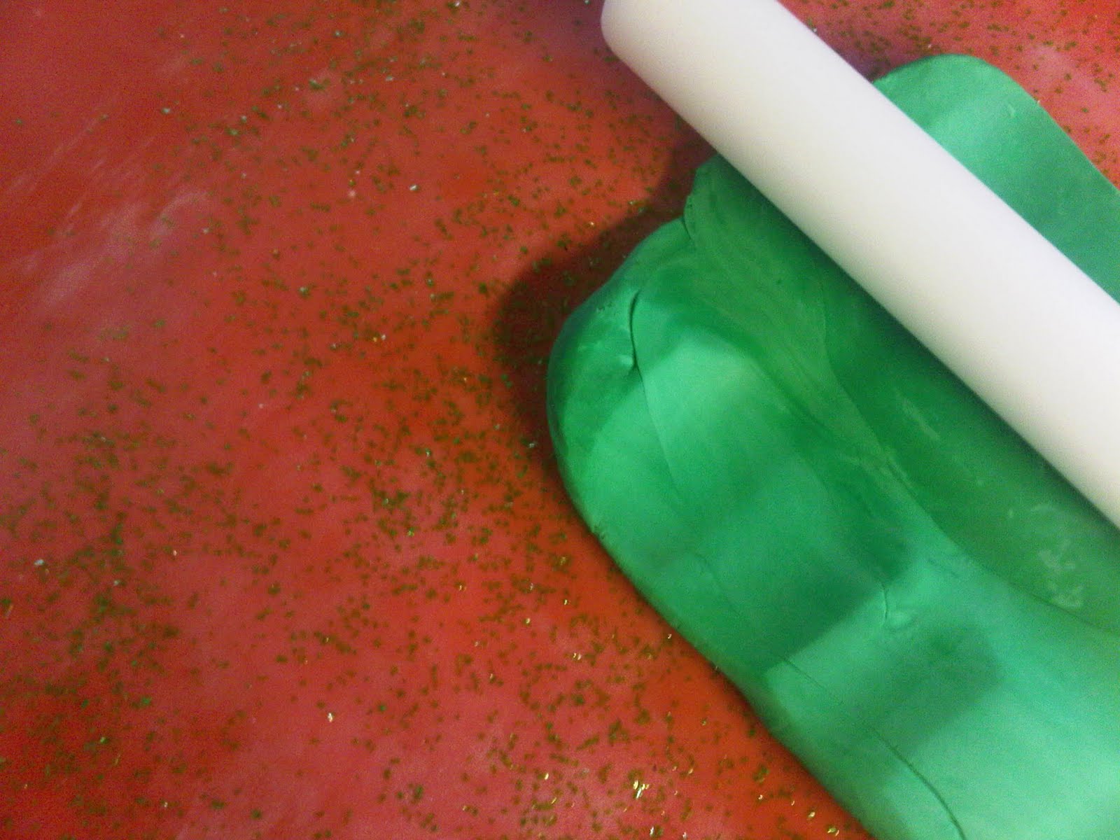 Circus Cakes 3D rainbow cake with glitter fondant how to and rainbow