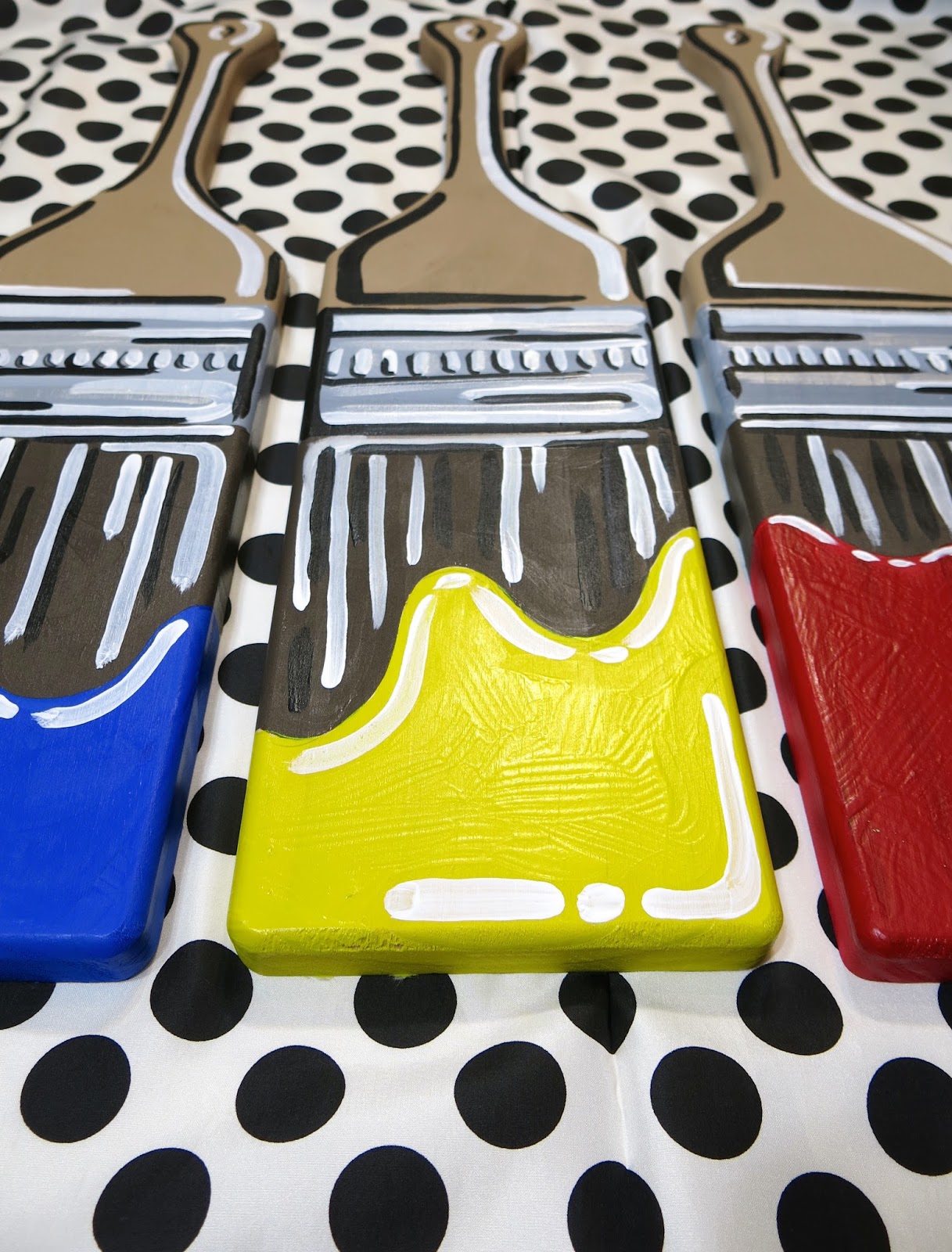 Cassie Stephens DIY Wooden Oar to Paint Brush Decor!