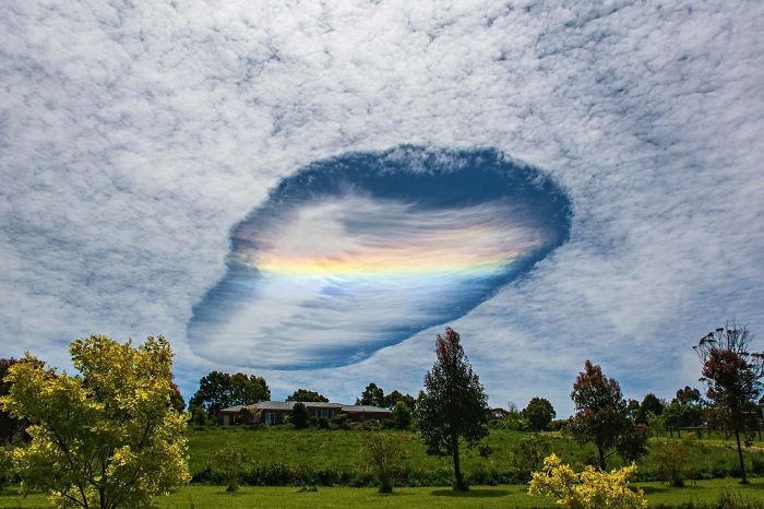 36 Unbelievable Pictures That Are Not Photoshopped - Rare Cloud Phenomenon Over Eastern Victoria, Australia
